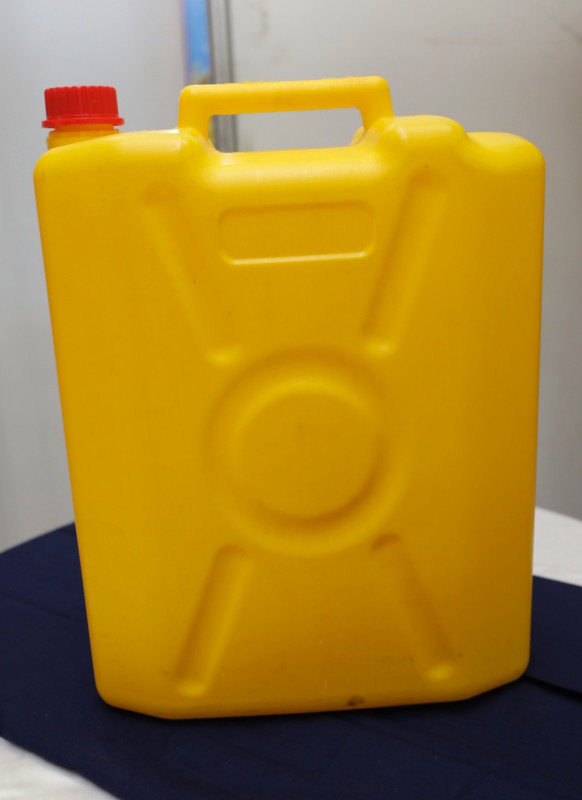 20 liter jerricans